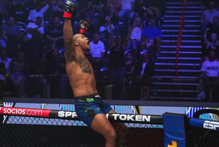 Renan Problema, goiano, vence norte-americano e vai enfrentar russo na final da PFL Renan Problema, goiano, vence norte-americano e vai enfrentar russo na final da PFL
