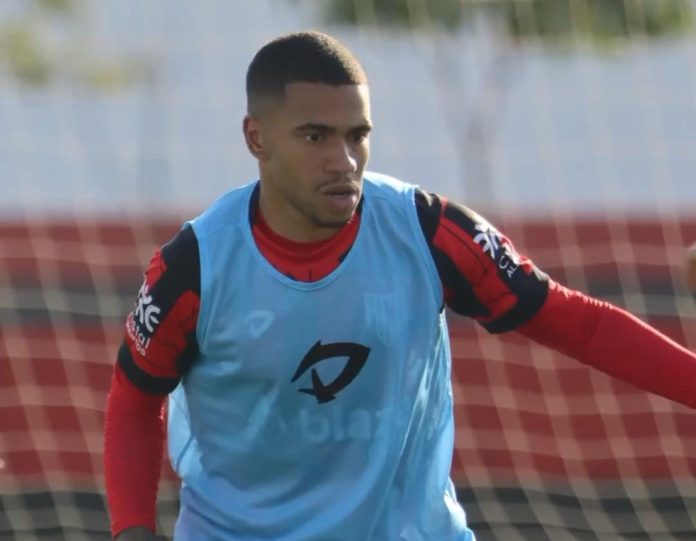 Depois de deixar o Atlético-GO, Lucas Esteves é contratado por outro time da Série A