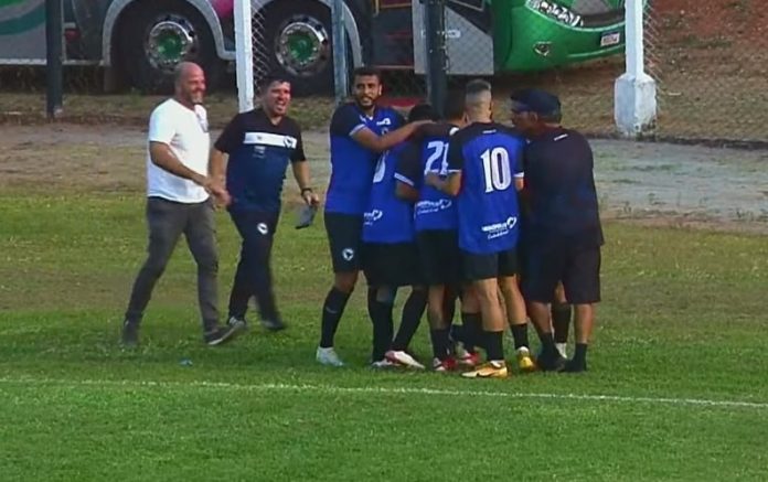 Com gol no último minuto, Centro Oeste bate Jaraguá e assume liderança provisória Com gol no último minuto, Centro Oeste bate Jaraguá e assume liderança provisória