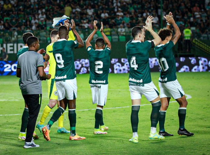 goiás aplaude torcida