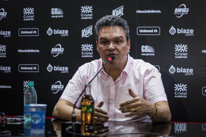 Adson Batista dispara contra atletas de base: 