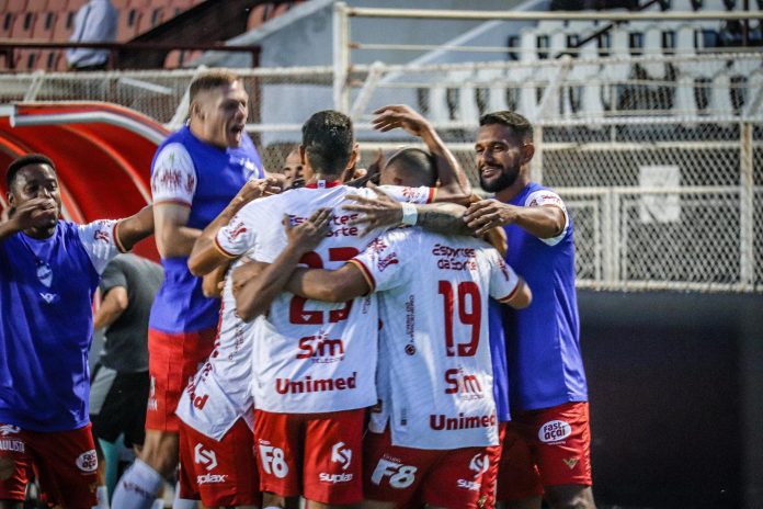 Vila Nova resolve o jogo em menos de dez minutos, vence o Ituano e encosta no G-4