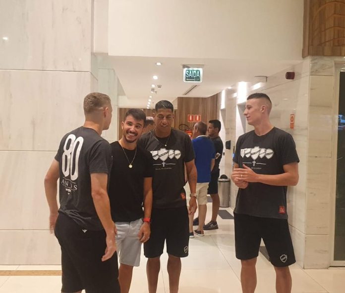 Matheuzinho reencontra elenco do Vila Nova e destaca torcida por acesso Matheuzinho reencontra elenco do Vila Nova e destaca torcida por acesso