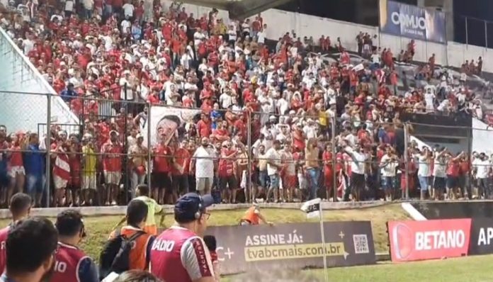 Final do jogo entre ABC e Vila Nova fica marcado por confusão na torcida colorada Final do jogo entre ABC e Vila Nova fica marcado por confusão na torcida colorada