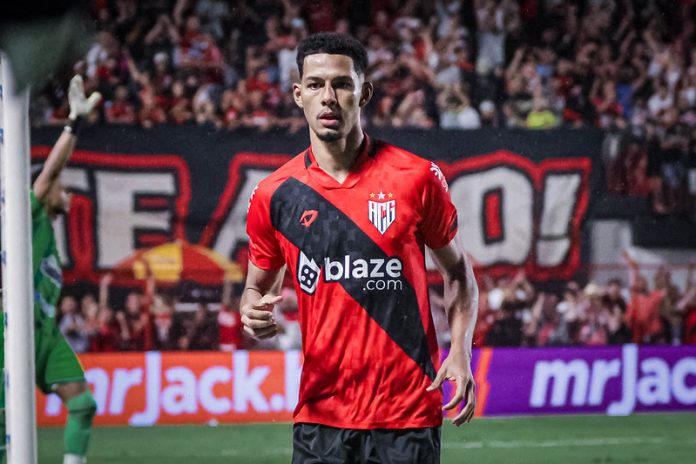 Atlético-GO acerta compra de Alix, que terminou temporada como titular absoluto na zaga Atlético-GO acerta compra de Alix, que terminou temporada como titular absoluto na zaga