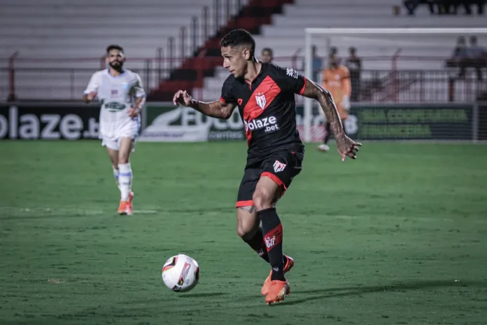 Atlético-GO recebe duas propostas por Bruno Tubarão, mas Adson banca permanência Atlético-GO recebe duas propostas por Bruno Tubarão, mas Adson banca permanência