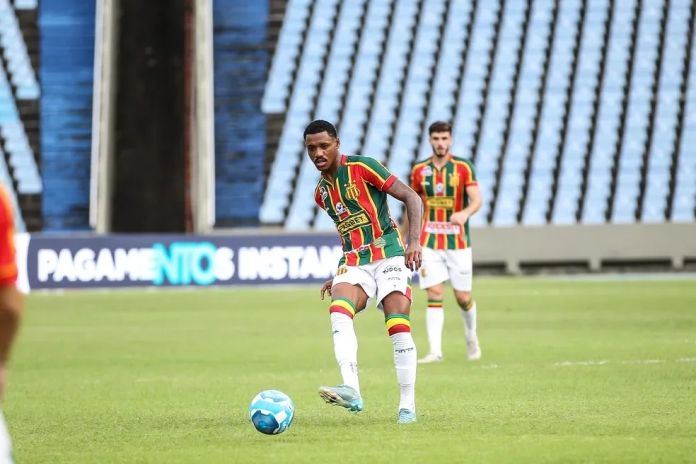Vila Nova acerta com lateral do Sampaio e tem interesse em meia ex-Dragão Vila Nova acerta com lateral do Sampaio e tem interesse em meia ex-Dragão