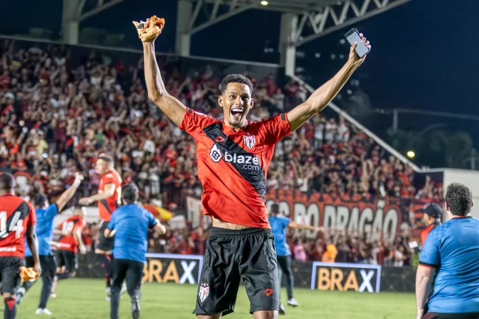 Contratação do zagueiro Alix junto ao Fortaleza é a mais cara da história do Atlético-GO