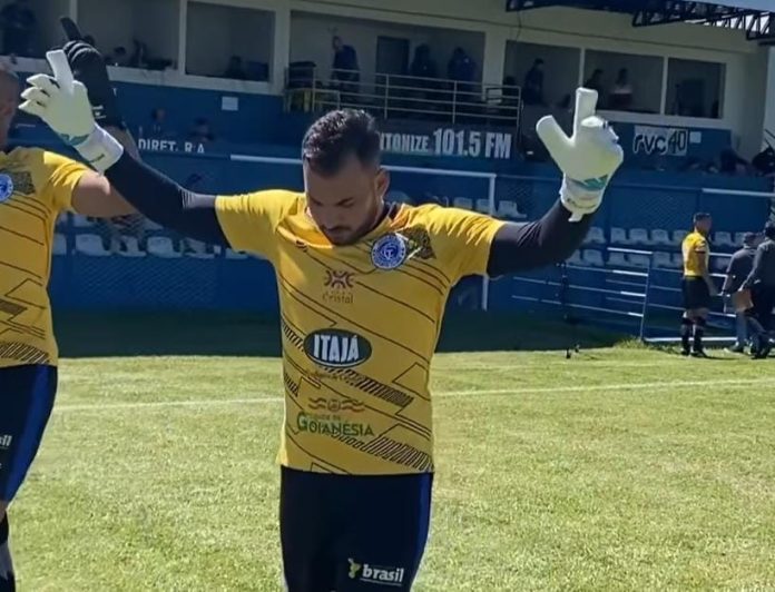 Michael goleiro do Goianésia Foto Goianésia