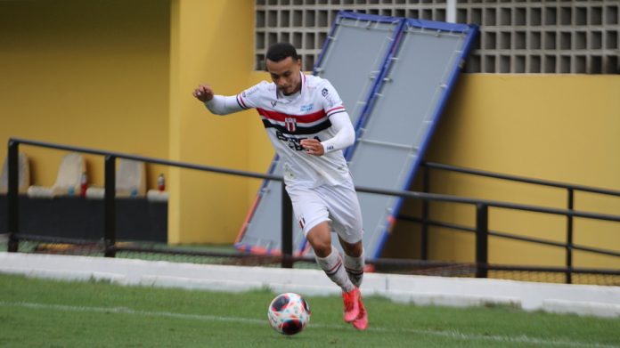 Goiás encaminha acerto com meia do Botafogo-SP, formado no Flamengo Goiás encaminha acerto com meia do Botafogo-SP, formado no Flamengo