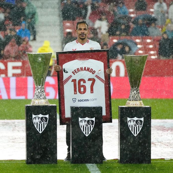 Revelado pelo Vila Nova, Fernando Reges se despede do Sevilla sob aplausos Revelado pelo Vila Nova, Fernando Reges se despede do Sevilla sob aplausos