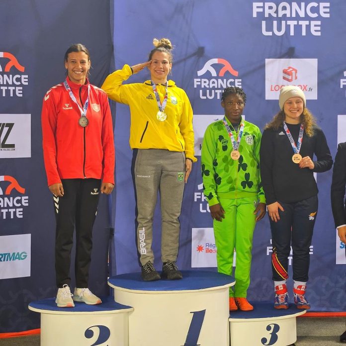 Laís Nunes fecha mês de janeiro com título do Grand Prix de Wrestling, na França