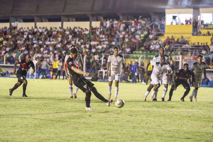 Com gol de pênalti, Atlético-GO supera o Morrinhos em jogo morno no João Vilela Com gol de pênalti, Atlético-GO supera o Morrinhos em jogo morno no João Vilela