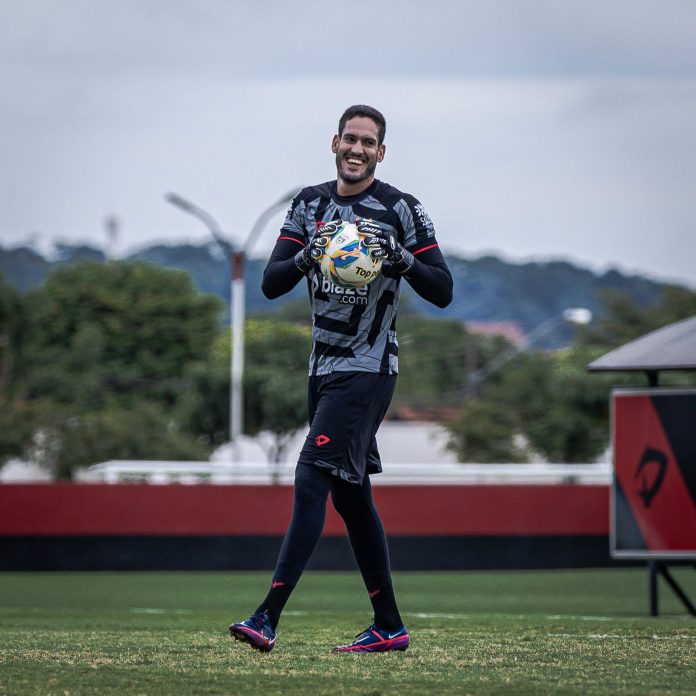 Goleiro Ronaldo fala sobre interesse do Internacional e garante foco no Atlético-GO Goleiro Ronaldo fala sobre interesse do Internacional e garante foco no Atlético-GO