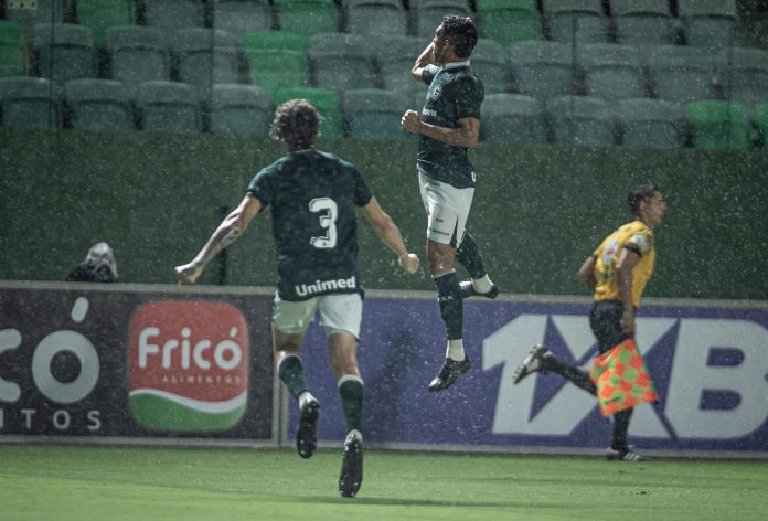 Paulo Baya comemora Gol Goiás Foto Isabela Azine
