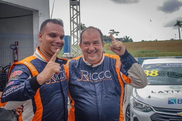Ewerson Dias e Leandro Reis firmam pole position da 1ª etapa da Endurance, em Goiânia Ewerson Dias e Leandro Reis firmam pole position da 1ª etapa da Endurance, em Goiânia