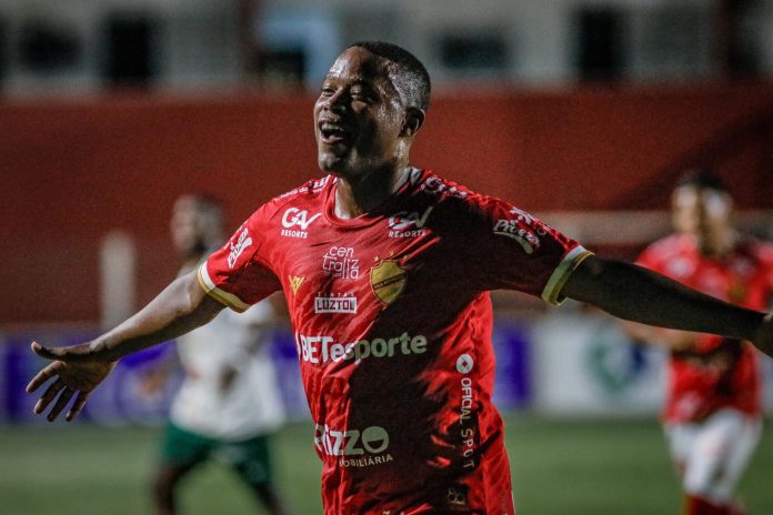 Luciano Naninho celebra boa atuação em vitória do Vila, mas pontua:  Luciano Naninho celebra boa atuação em vitória do Vila, mas pontua: