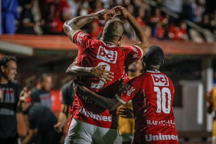 Em casa, Vila Nova atropela o lanterna Morrinhos e mantém a vice-liderança do Goianão Em casa, Vila Nova atropela o lanterna Morrinhos e mantém a vice-liderança do Goianão
