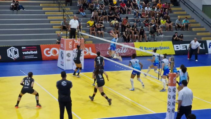 Em casa, Instituto Ace perde confronto direto contra o Irati pela Superliga B Em casa, Instituto Ace perde confronto direto contra o Irati pela Superliga B