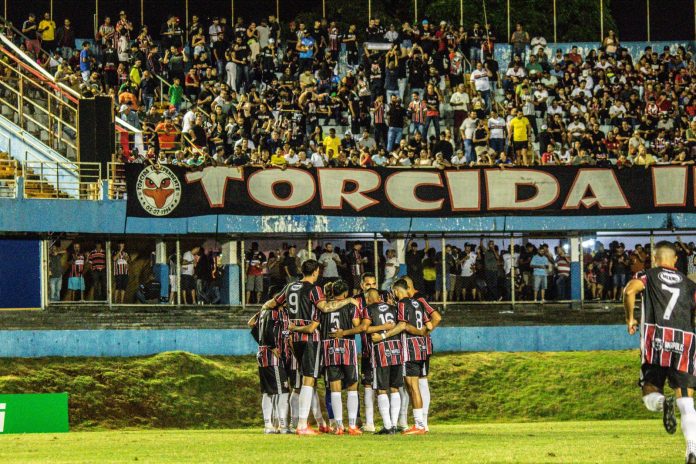 Com gol de 'reestreante', Anápolis bate o Tombense e avança na Copa do Brasil Com gol de 'reestreante', Anápolis bate o Tombense e avança na Copa do Brasil