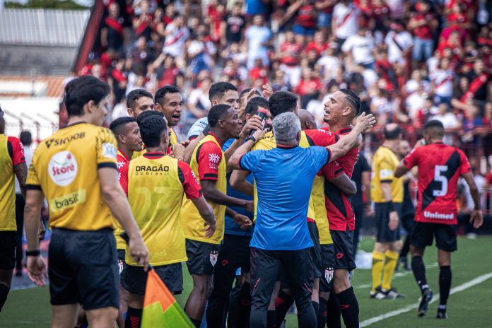 Com 15 vitórias consecutivas, Atlético-GO fica a seis triunfos de Top 10 mundial Com 15 vitórias consecutivas, Atlético-GO fica a seis triunfos de Top 10 mundial