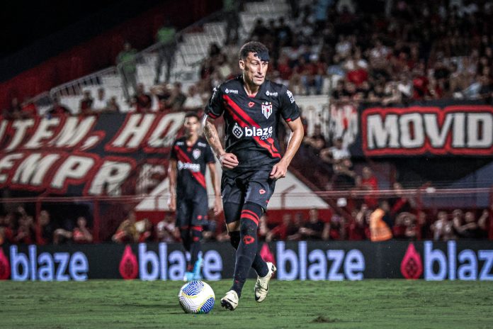 Gabriel Baralhas Atlético-GO Atlético-GO tem retornos de jogadores para duelo com o Brusque; veja provável escalação