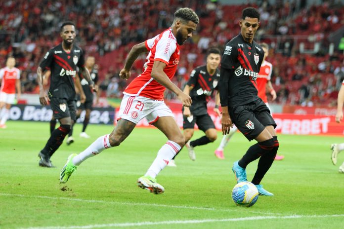 Com gols no 2º tempo, Atlético-GO empata com o Inter e soma primeiro ponto na Série A