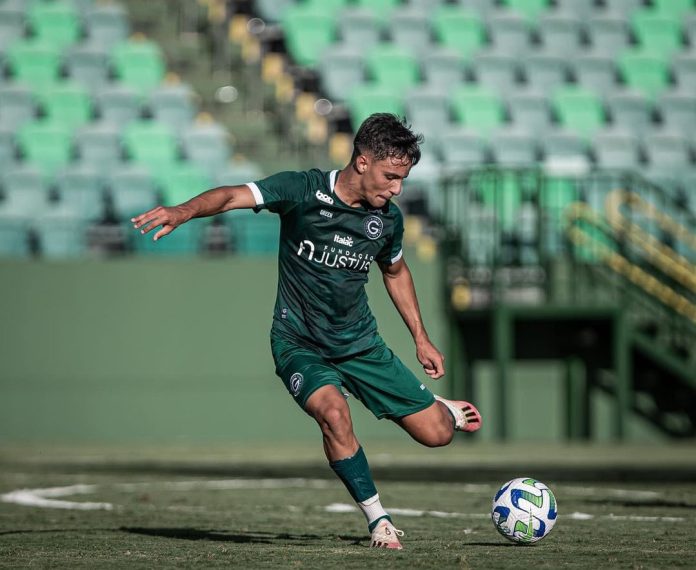 Clube de Armando Evangelista demonstra interesse em volante do sub-20 do Goiás Clube de Armando Evangelista demonstra interesse em volante do sub-20 do Goiás