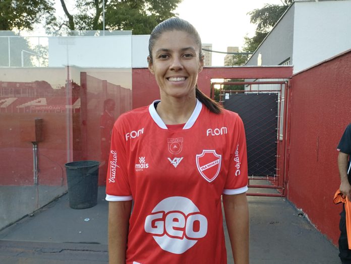 Atacante do Vila, Letícia destaca felicidade por primeiro gol em competições nacionais Atacante do Vila, Letícia destaca felicidade por primeiro gol em competições nacionais