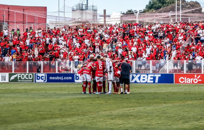 Elenco do Vila na Ida da final do Goianão 2024
