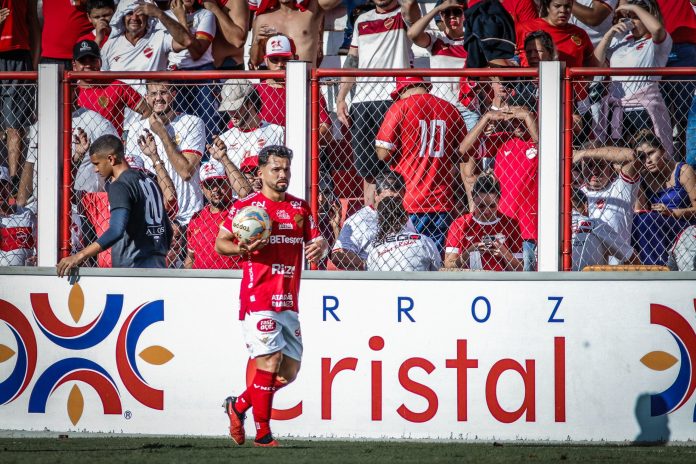 Alesson em Vila Nova x ACG pela final do Goianão 2024