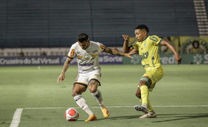 Willean Lepo lateral Lateral direito que interessava ao Goiás assina com o Vitória para a Série A