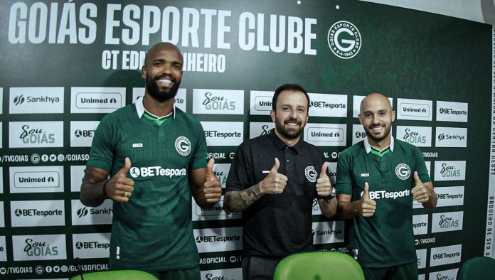 Apresentação de Régis e Messias no Goiás