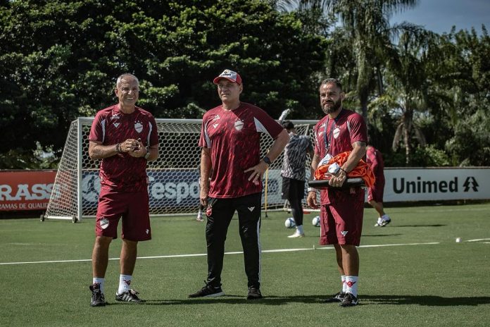 Márcio Fernandes e PC Gusmão no Vila em 2024