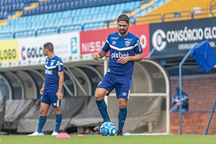 Goiás se aproxima da contratação de meia do Avaí e negocia com atacante do Bragantino Goiás se aproxima da contratação de meia do Avaí e negocia com atacante do Bragantino