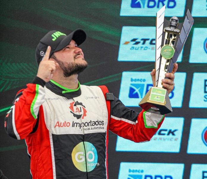 Dono de quatro pódios, goiano José Neto ganha prêmio de 'melhor novato' na Turismo Nacional Dono de quatro pódios, goiano José Neto ganha prêmio de 'melhor novato' na Turismo Nacional