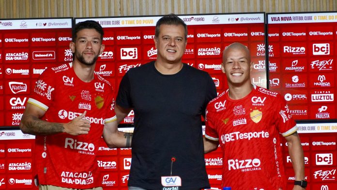 Em apresentação, Jemmes fala sobre chegada ao Vila e Cristiano celebra retorno ao clube