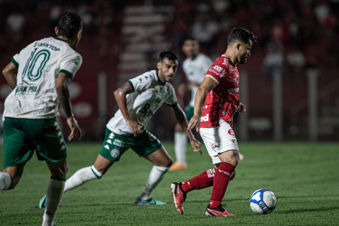 Em atuação tranquila, Vila Nova supera o Guarani e larga com vitória na Série B Em atuação tranquila, Vila Nova supera o Guarani e larga com vitória na Série B