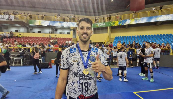Vice-campeão com o Neurologia, Léo Alexsander destaca felicidade e promessa cumprida Vice-campeão com o Neurologia, Léo Alexsander destaca felicidade e promessa cumprida