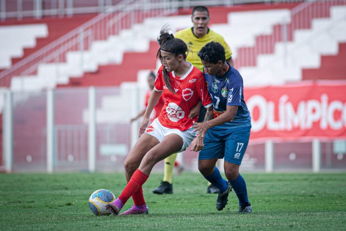 Naytielle, atacante do Vila Nova feminino