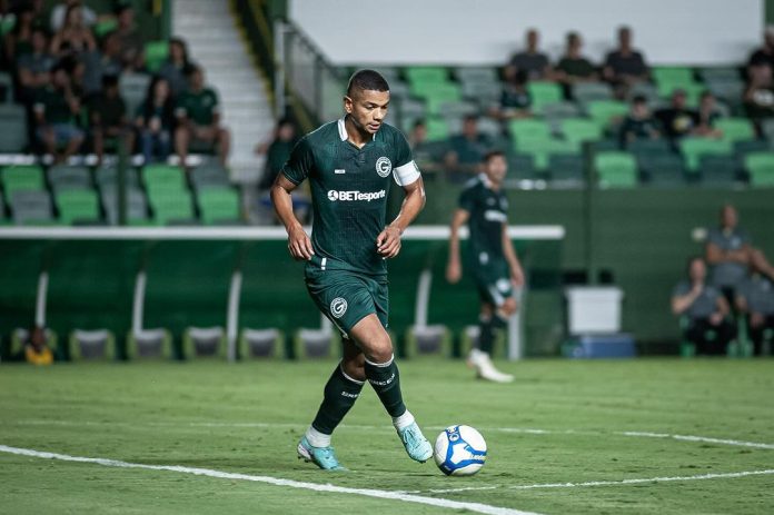 David Braz, capitão do Goiás na Série B 2024