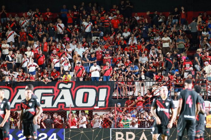 Torcida Atlético-GO Antônio Accioly Foto Ingryd Oliveira