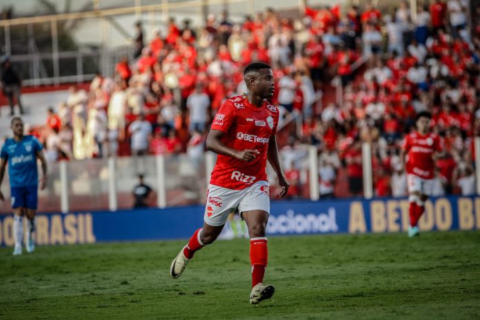 Luciano Naninho em Vila Nova 2x1 Avaí - Série B 2024