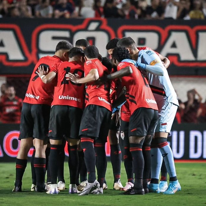 Elenco do Atlético GO em ACG 1x1 Bahia - Série A 2024