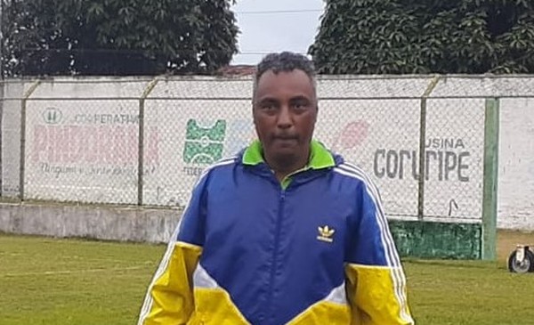 Robson Santos, técnico do América de Morrinhos na 3ª divisão goiana 2024