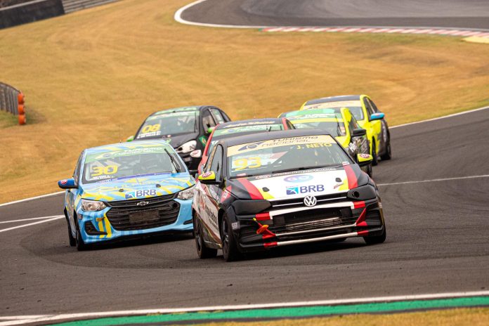 José Neto em ação no Autódromo Velocittá pela Turismo Nacional 2024