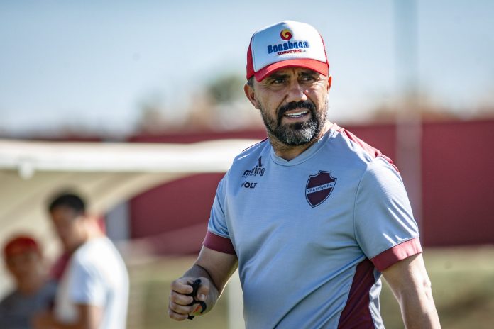 Luizinho Lopes Técnico Vila Foto Vila (1)