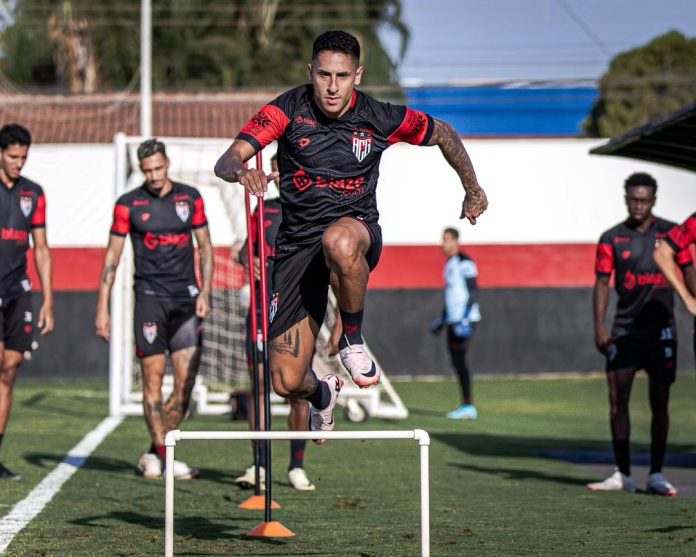 Bruno Tubarão, lateral-direito do Atlético-GO