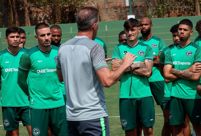Treino do Goiás para encarar o Sport Recife na Série B 2024