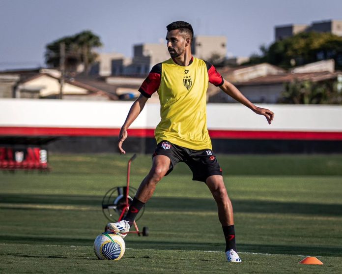 Jorginho lesiona tendão de aquiles direito e desfalca o Atlético-GO por quase dois meses